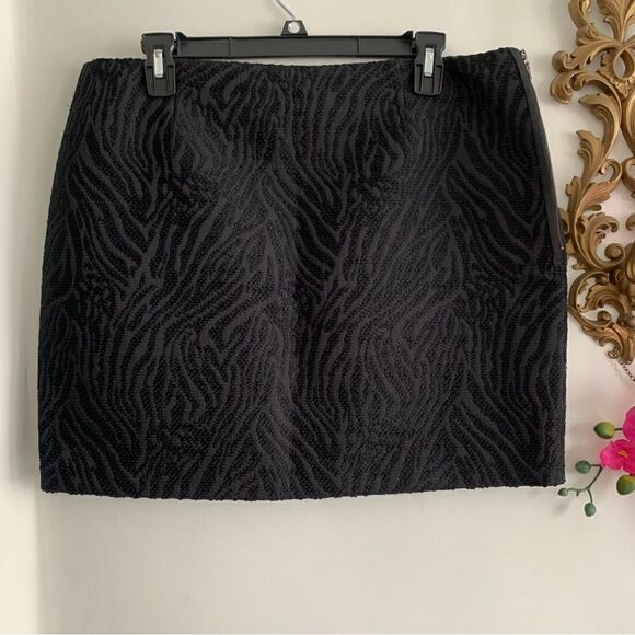 TAHARI MINI SKIRT - Picture 5 of 12
